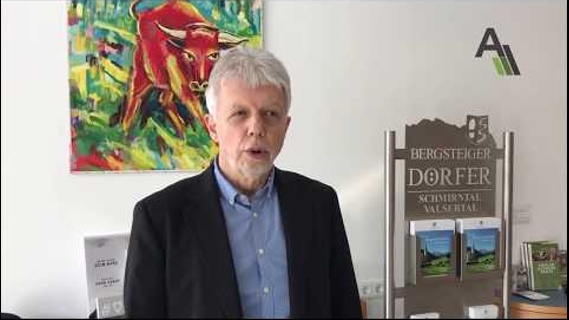 Kurt Hasenbacher stellt das Chaletdorf Bergeralm Steinach vor