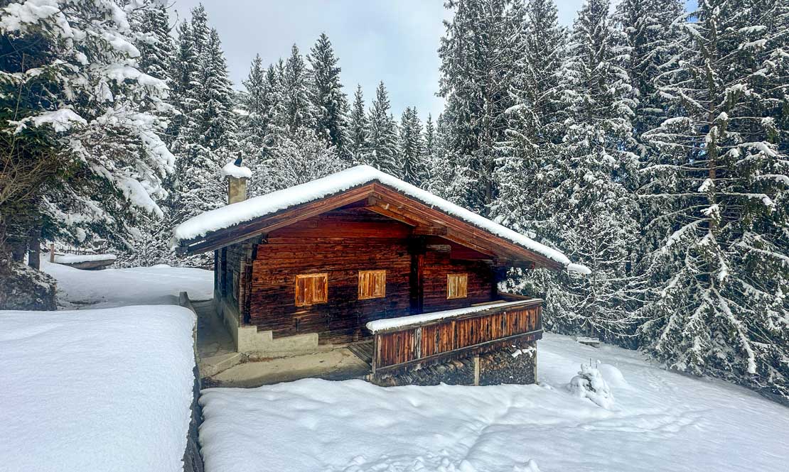 Almh&uuml;tte in F&uuml;genberg im Winter