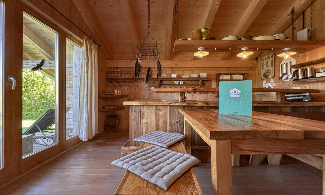Essbereich mit K&uuml;che und Terrassenzugang