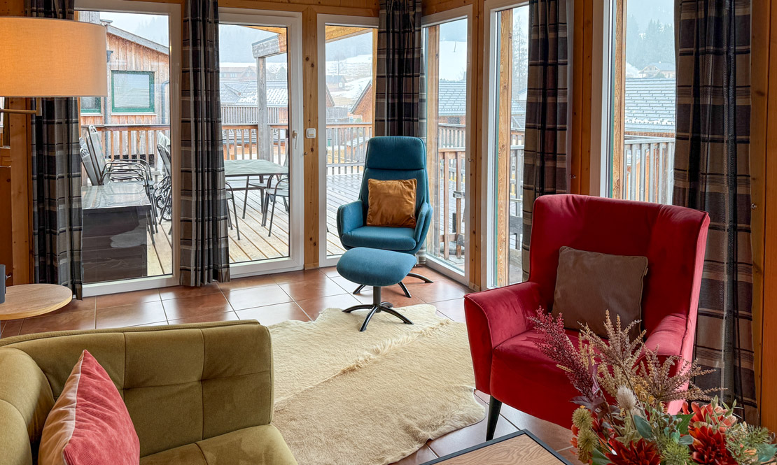 Gem&uuml;tliche Sitzecke mit Zugang zur Terrasse