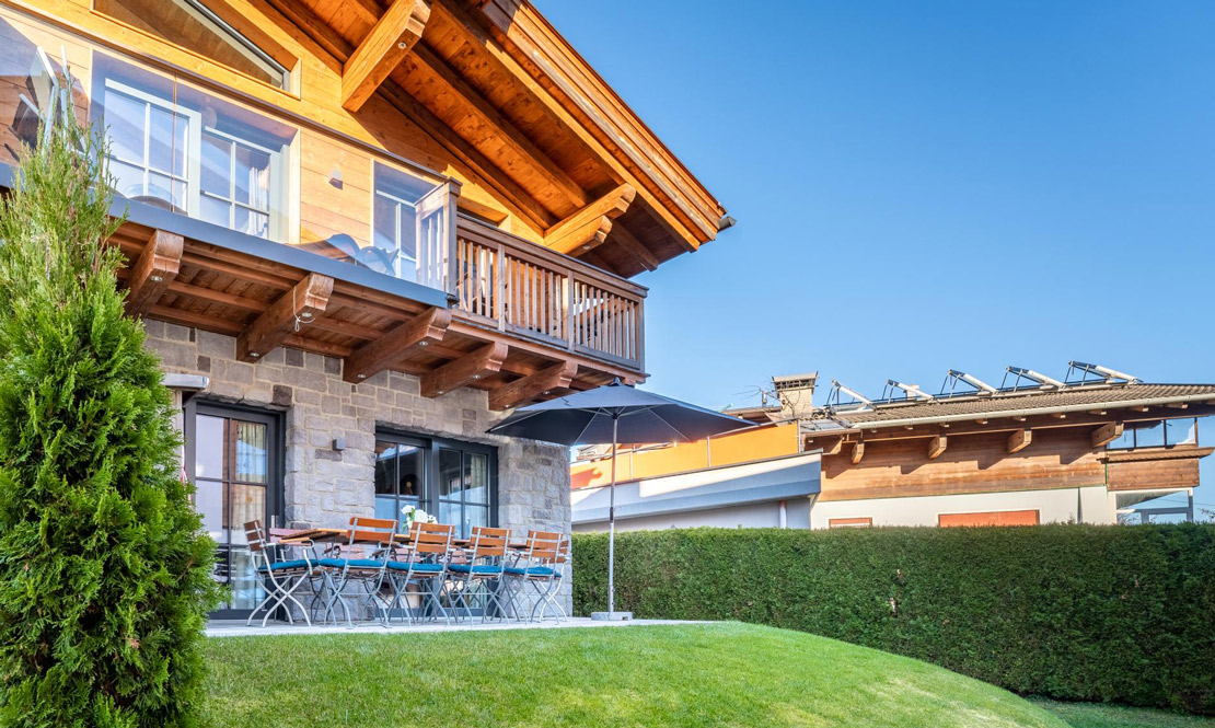 Haus mit Garten im Sommer
