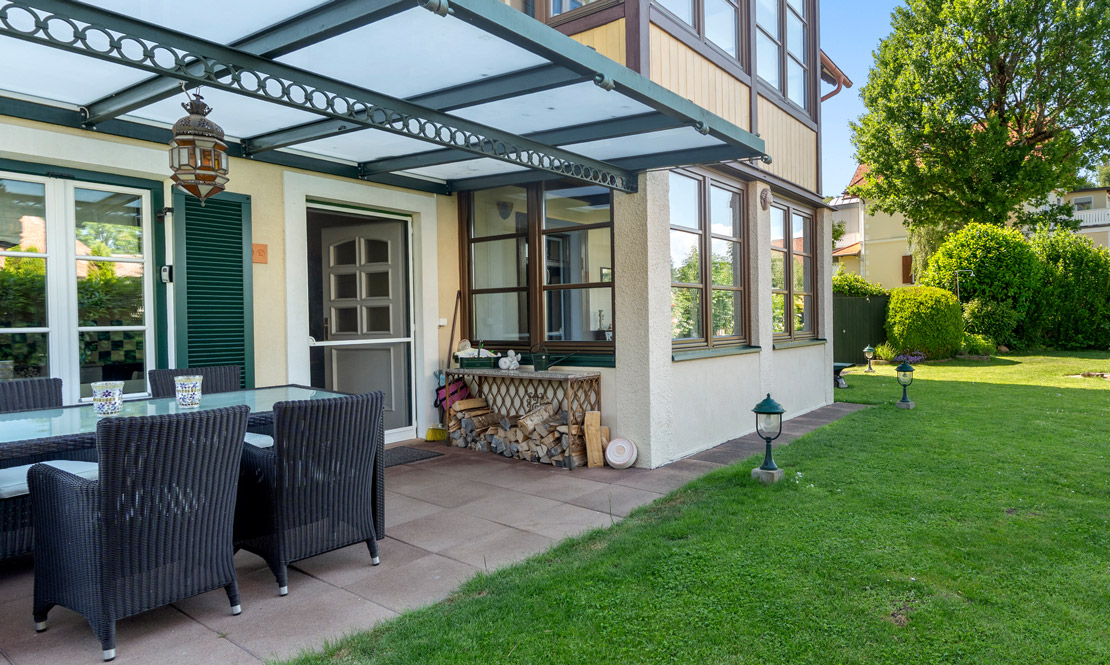 Terrasse mit Garten