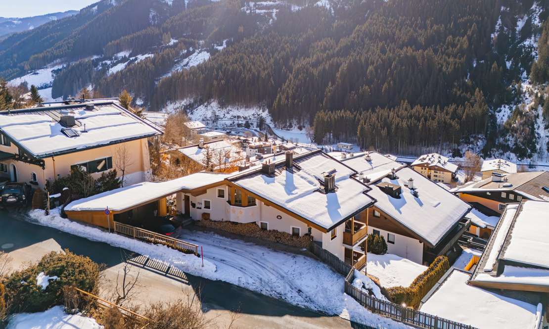 Mehrfamilienhaus im Winter