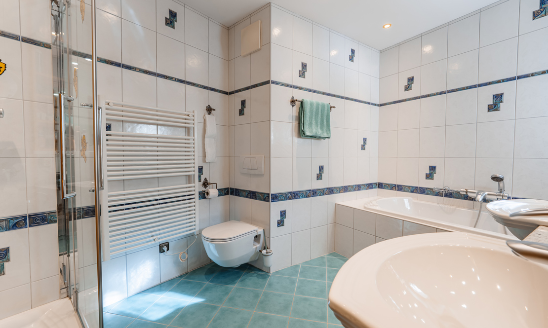 Badezimmer im Dachgeschoss
